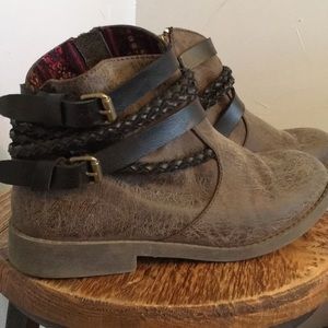 Blowfish boots. Big girls Size 5.